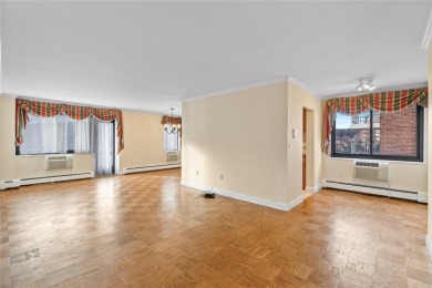 Commuter's dream! 3 bedrooms, 2 bathrooms with terrace on Scarsdale Golf Club in New York - for sale on GolfHomes.com, golf home, golf lot