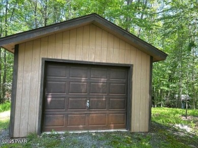 Cozy and affordable ranch in The Hideout, an amenity filled on The Hideout Golf in Pennsylvania - for sale on GolfHomes.com, golf home, golf lot