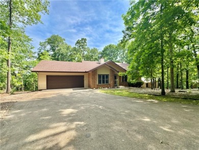 Discover this well-maintained 3 bed, 2 bath home located in a on Bella Vista Country Club - Scottsdale in Arkansas - for sale on GolfHomes.com, golf home, golf lot