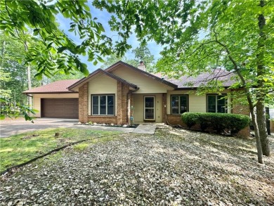 Discover this well-maintained 3 bed, 2 bath home located in a on Bella Vista Country Club - Scottsdale in Arkansas - for sale on GolfHomes.com, golf home, golf lot