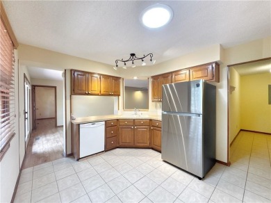 Discover this well-maintained 3 bed, 2 bath home located in a on Bella Vista Country Club - Scottsdale in Arkansas - for sale on GolfHomes.com, golf home, golf lot