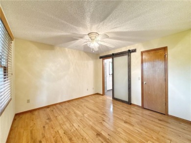 Discover this well-maintained 3 bed, 2 bath home located in a on Bella Vista Country Club - Scottsdale in Arkansas - for sale on GolfHomes.com, golf home, golf lot