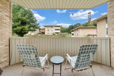 Live easy in this maintained unit in Quail Valley! 2 BR/2 BA on Hunting Hills Country Club in Virginia - for sale on GolfHomes.com, golf home, golf lot