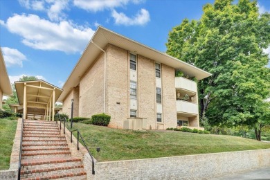 Live easy in this maintained unit in Quail Valley! 2 BR/2 BA on Hunting Hills Country Club in Virginia - for sale on GolfHomes.com, golf home, golf lot