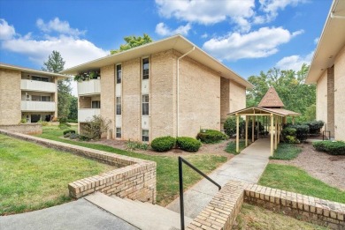 Live easy in this maintained unit in Quail Valley! 2 BR/2 BA on Hunting Hills Country Club in Virginia - for sale on GolfHomes.com, golf home, golf lot