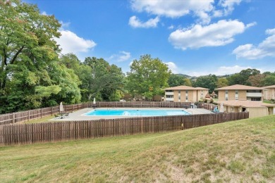 Live easy in this maintained unit in Quail Valley! 2 BR/2 BA on Hunting Hills Country Club in Virginia - for sale on GolfHomes.com, golf home, golf lot