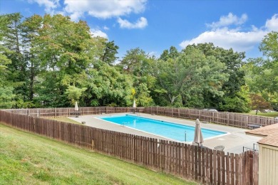 Live easy in this maintained unit in Quail Valley! 2 BR/2 BA on Hunting Hills Country Club in Virginia - for sale on GolfHomes.com, golf home, golf lot