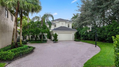 Welcome to your dream home! This beautiful, fully renovated on Woodfield Country Club in Florida - for sale on GolfHomes.com, golf home, golf lot