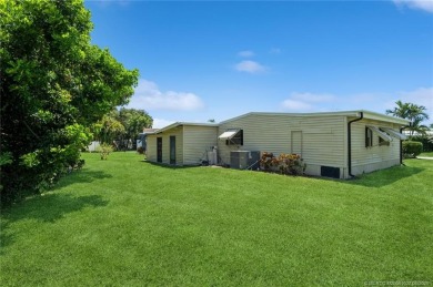 Very spacious two bedroom, two bath manufactured home in on Heritage Ridge Golf Club in Florida - for sale on GolfHomes.com, golf home, golf lot