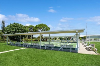 Very spacious two bedroom, two bath manufactured home in on Heritage Ridge Golf Club in Florida - for sale on GolfHomes.com, golf home, golf lot