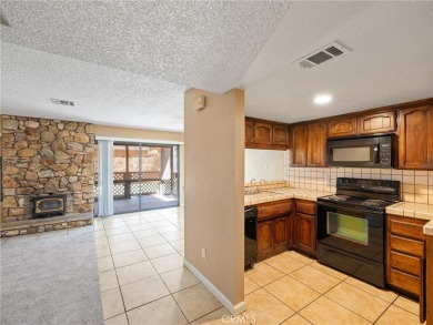 3-bedroom 2.5-bathroom, 1206sf nestled next to the North Lake on Silver Lakes Golf Course in California - for sale on GolfHomes.com, golf home, golf lot