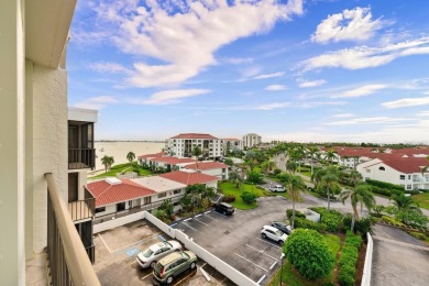 Magnificent sunsets, panoramic and breathtaking bay, nature and on Isla Del Sol Yacht and Country Club in Florida - for sale on GolfHomes.com, golf home, golf lot