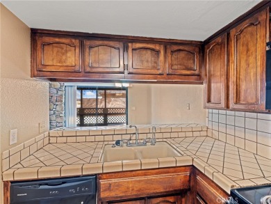 3-bedroom 2.5-bathroom, 1206sf nestled next to the North Lake on Silver Lakes Golf Course in California - for sale on GolfHomes.com, golf home, golf lot