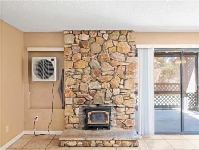 3-bedroom 2.5-bathroom, 1206sf nestled next to the North Lake on Silver Lakes Golf Course in California - for sale on GolfHomes.com, golf home, golf lot