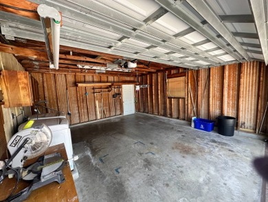 Lot Rent $1037.00    This well cared for 2-bedroom, 2-bathroom on Del Tura Golf and Country Club in Florida - for sale on GolfHomes.com, golf home, golf lot