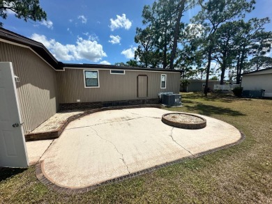 Lot Rent $1037.00    This well cared for 2-bedroom, 2-bathroom on Del Tura Golf and Country Club in Florida - for sale on GolfHomes.com, golf home, golf lot