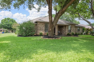 Don't miss this beautiful home on a corner lot with established on Walnut Creek Country Club in Texas - for sale on GolfHomes.com, golf home, golf lot