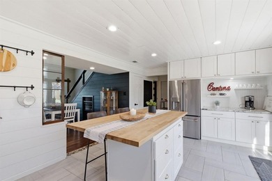 Stylishly updated 3 bedroom 3 bath home, in Pecan Plantation on Pecan Plantation Country Club in Texas - for sale on GolfHomes.com, golf home, golf lot