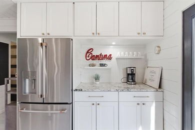 Stylishly updated 3 bedroom 3 bath home, in Pecan Plantation on Pecan Plantation Country Club in Texas - for sale on GolfHomes.com, golf home, golf lot