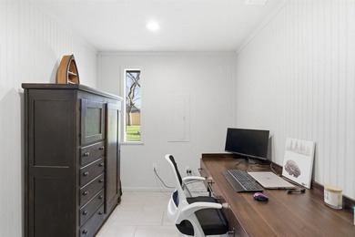 Stylishly updated 3 bedroom 3 bath home, in Pecan Plantation on Pecan Plantation Country Club in Texas - for sale on GolfHomes.com, golf home, golf lot