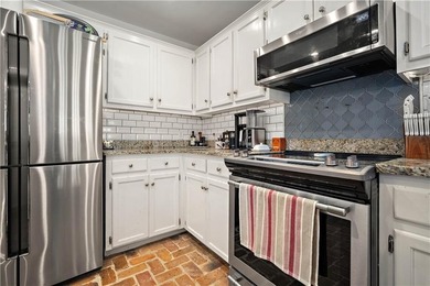 ***VRM*** SELLER WILL CONSIDER OFFERS BETWEEN $469,000 AND $499 on Cypress Country Club and Golf Club  in Alabama - for sale on GolfHomes.com, golf home, golf lot