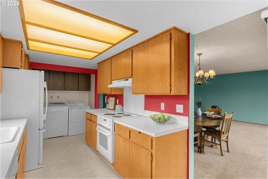 Welcome to this very special single-level townhome in on Summerfield Golf and Country Club in Oregon - for sale on GolfHomes.com, golf home, golf lot