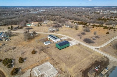 Discover the perfect blend of comfort and functionality in this on Linn Valley Lakes - Deer Trace Golf Course in Kansas - for sale on GolfHomes.com, golf home, golf lot