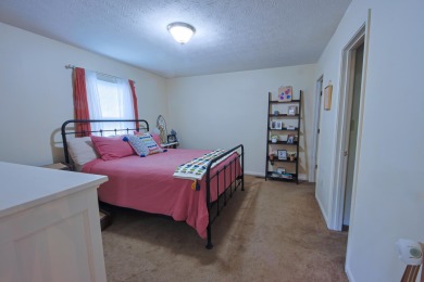 Great Investment  Property. This cozy Winchester duplex is in a on Winchester Country Club, Inc. in Kentucky - for sale on GolfHomes.com, golf home, golf lot