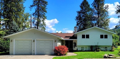 Custom large home located right on the 7th fairway of the on The Pinehurst Golf Course in Idaho - for sale on GolfHomes.com, golf home, golf lot