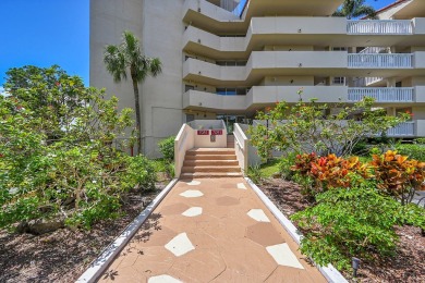 ALL AGES condo blends style & function! Spacious bedroom on Inverrary Country Club in Florida - for sale on GolfHomes.com, golf home, golf lot