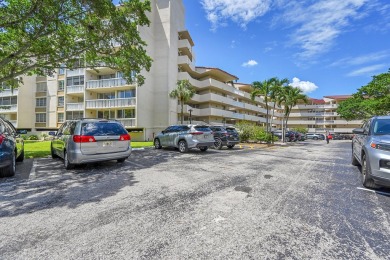 ALL AGES condo blends style & function! Spacious bedroom on Inverrary Country Club in Florida - for sale on GolfHomes.com, golf home, golf lot