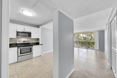 ALL AGES condo blends style & function! Spacious bedroom on Inverrary Country Club in Florida - for sale on GolfHomes.com, golf home, golf lot
