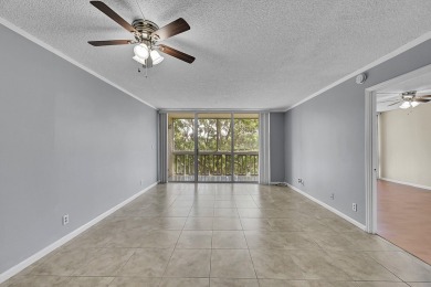 ALL AGES condo blends style & function! Spacious bedroom on Inverrary Country Club in Florida - for sale on GolfHomes.com, golf home, golf lot