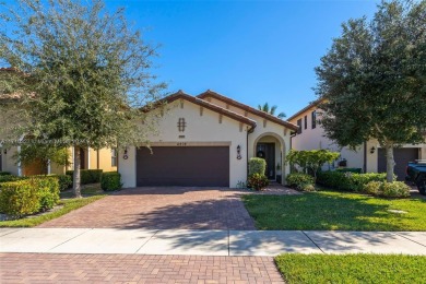 Gorgeous one story home with 3 bright/airy bedrooms 2 bathrooms on Woodlands Country Club in Florida - for sale on GolfHomes.com, golf home, golf lot