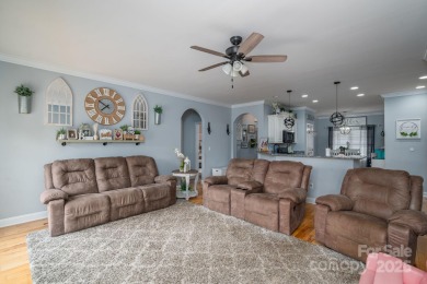 Home owner works from home and needs an hour heads up before on Woodbridge Golf Links in North Carolina - for sale on GolfHomes.com, golf home, golf lot