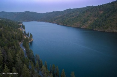 As you step outside, the serene lake surroundings take center on Ponderosa Springs Golf Course in Idaho - for sale on GolfHomes.com, golf home, golf lot