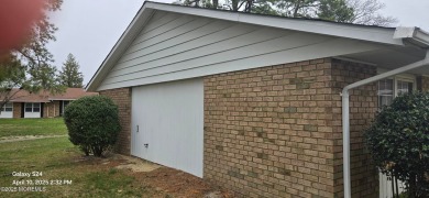 Don't miss this opportunity! T 2 bedroom, 2 bath Winfield model on Leisure Village West Assoc. in New Jersey - for sale on GolfHomes.com, golf home, golf lot