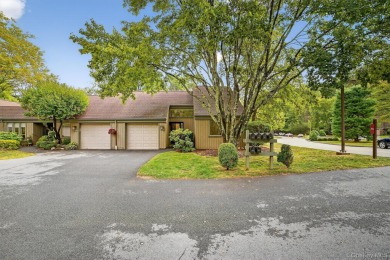 Sunny  Stylish in Heritage Hills!  Welcome to this beautifully on Somers Pointe Golf Club - West Hill in New York - for sale on GolfHomes.com, golf home, golf lot