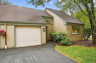 Sunny  Stylish in Heritage Hills!  Welcome to this beautifully on Somers Pointe Golf Club - West Hill in New York - for sale on GolfHomes.com, golf home, golf lot