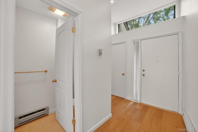 Sunny  Stylish in Heritage Hills!  Welcome to this beautifully on Somers Pointe Golf Club - West Hill in New York - for sale on GolfHomes.com, golf home, golf lot