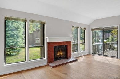 Sunny  Stylish in Heritage Hills!  Welcome to this beautifully on Somers Pointe Golf Club - West Hill in New York - for sale on GolfHomes.com, golf home, golf lot