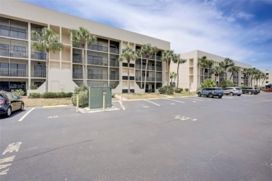 Welcome to your Florida paradise in Bradenton's coveted El on IMG Academies Golf and Country Club in Florida - for sale on GolfHomes.com, golf home, golf lot