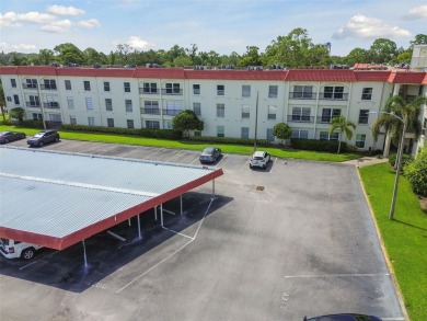 Under contract-accepting backup offers. ***SIGNIFICANT PRICE on The Dunedin Country Club in Florida - for sale on GolfHomes.com, golf home, golf lot