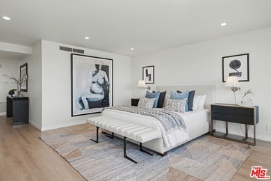 Newly remodeled Stunning Contemporary 5 bed/4.5 bath with on Los Angeles Country Club in California - for sale on GolfHomes.com, golf home, golf lot