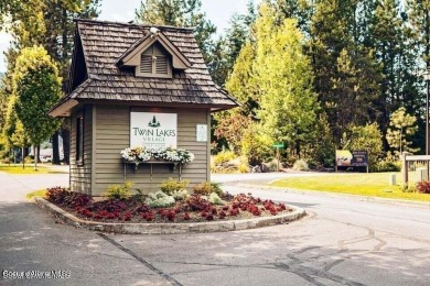 Welcome to this stunning 2 bedroom 2 bath condo nestled on the on Twin Lakes Village Golf Course in Idaho - for sale on GolfHomes.com, golf home, golf lot