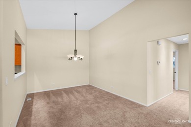 Beautifully maintained ranch-style townhome in Bloomingdale's on Indian Lakes Resort in Illinois - for sale on GolfHomes.com, golf home, golf lot