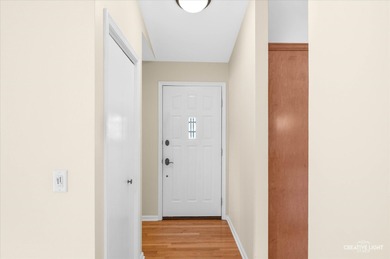 Beautifully maintained ranch-style townhome in Bloomingdale's on Indian Lakes Resort in Illinois - for sale on GolfHomes.com, golf home, golf lot