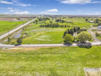 Located near the Gooding Country Club and Golf Course, this on Gooding Country Club in Idaho - for sale on GolfHomes.com, golf home, golf lot