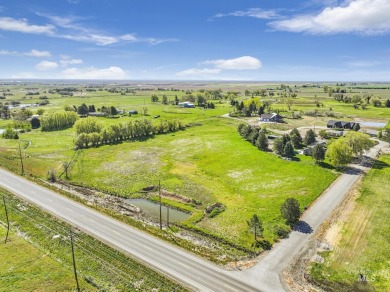 Located near the Gooding Country Club and Golf Course, this on Gooding Country Club in Idaho - for sale on GolfHomes.com, golf home, golf lot