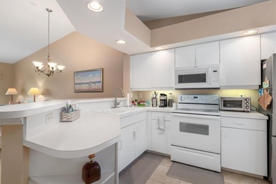 SUNNY, TURNKEY 55+ RETREAT WITH BRAND-NEW 2024 ROOF--MOTIVATED on Sabal Trace Golf and Country Club in Florida - for sale on GolfHomes.com, golf home, golf lot